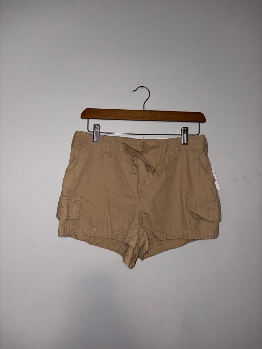 Aeropostale ~ Beige Cargo Shorts (NWT)
